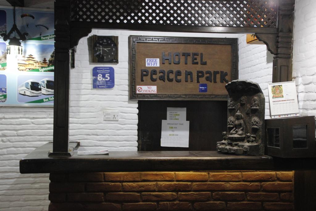 Hotel Peace N Park Katmandú Exterior foto