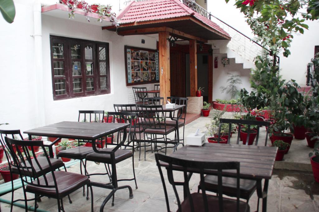 Hotel Peace N Park Katmandú Exterior foto