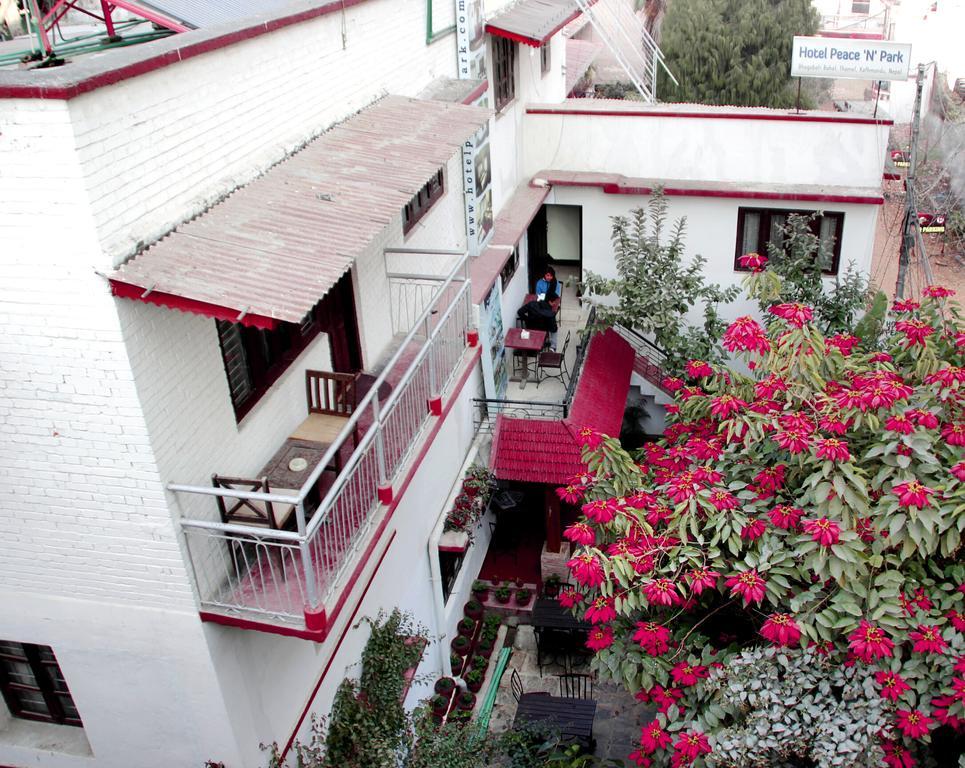 Hotel Peace N Park Katmandú Exterior foto