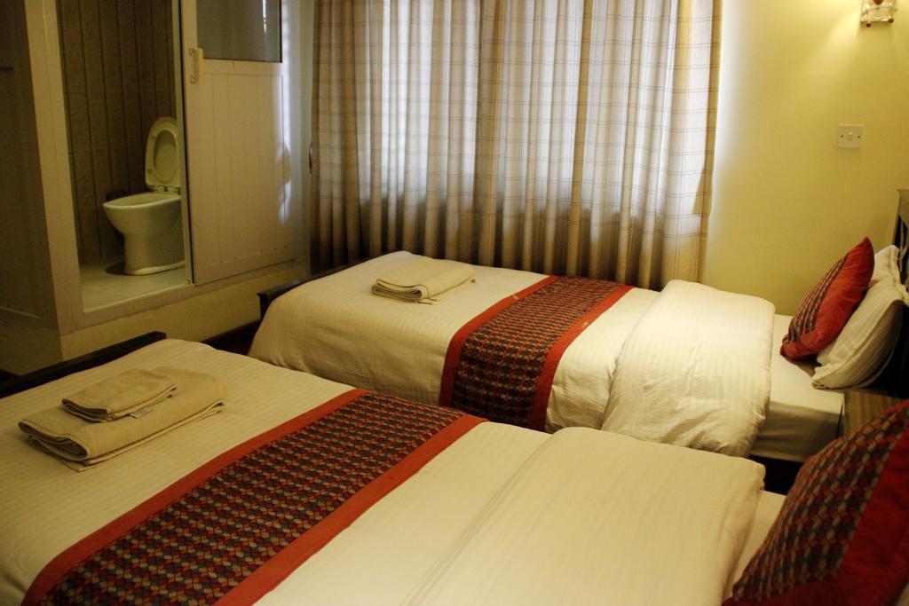 Hotel Peace N Park Katmandú Habitación foto