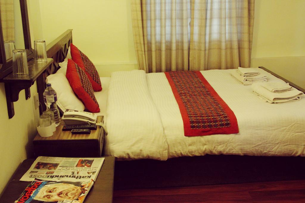 Hotel Peace N Park Katmandú Habitación foto