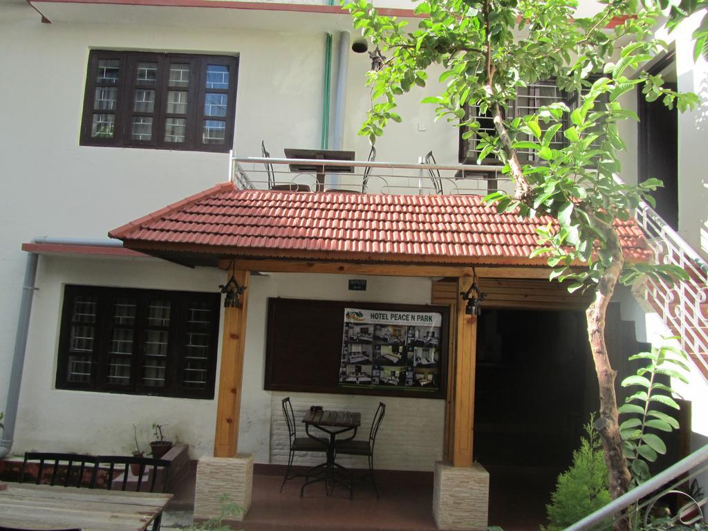 Hotel Peace N Park Katmandú Habitación foto